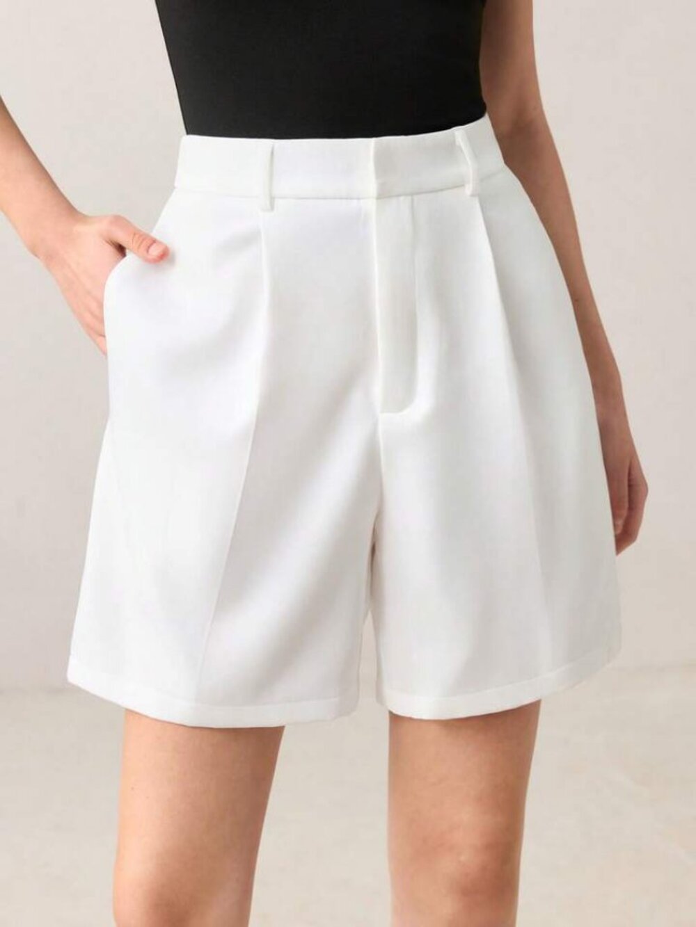 NEW - Zara high waisted pleated shorts - Size XS - Ivory/cream colour